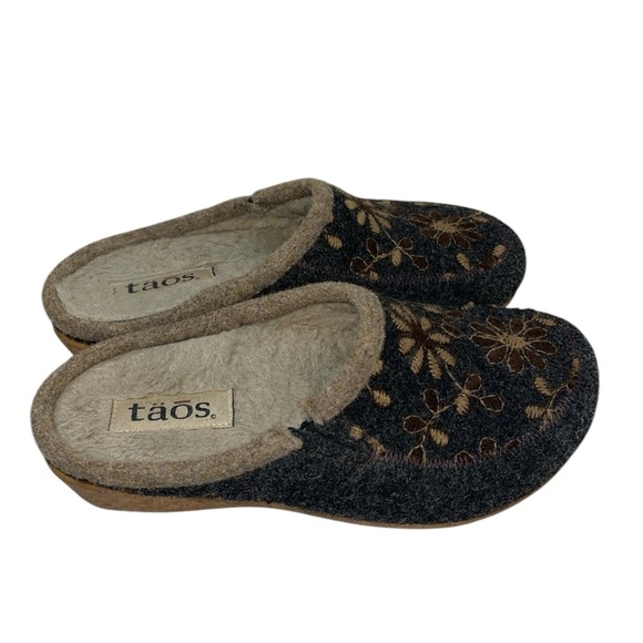 TAOS Women's Shoes Size 7 (37) Charcoal Gray Wood "Woolderness 2" Clogs Slip On - Picture 1 of 10